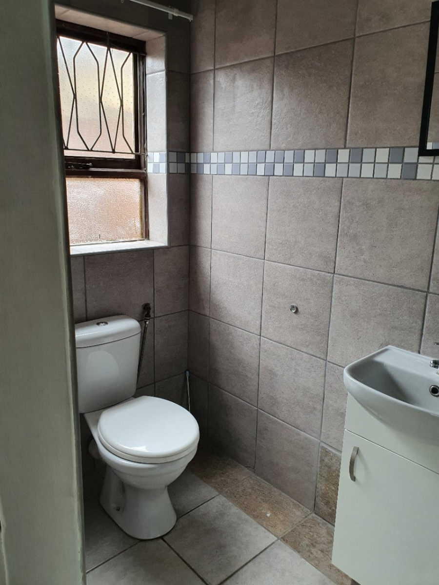 To Let 4 Bedroom Property for Rent in Azalea Park Eastern Cape